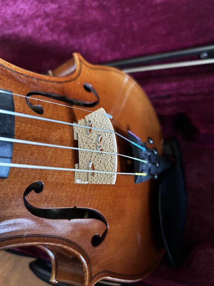 Violino Yamaha YVN003 4 cordas 4/4 com estojo - Imagem 3 de 4