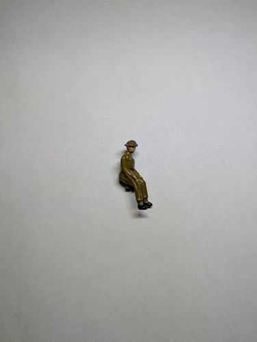 Dinky Toys No. 160b Gunner (sitting) for Royal Artillery Personnel from 1939