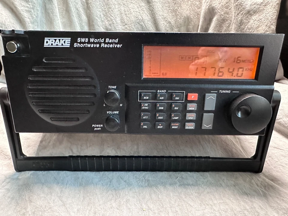 Drake SW8 World Band Shortwave AM FM AIR Radio Receiver model 1295 - Image 4 of 4