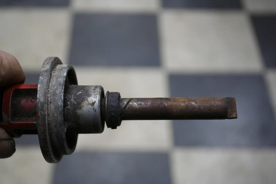 Dodge D100 D200 1967 V-8 distribuidor original #24448 piezas eje carcasa pesos Foto 4 de 4