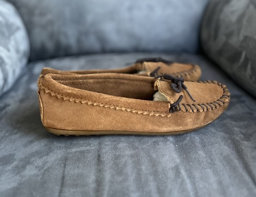 Minnetonka Womens Classic Moccasins Brown Suede Loafers Size 6.5 New Rubber Sole - Picture 5 of 7