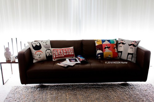 NEW Red London Bus and Happy Passengers breakfast cushion, Size: 45cm x 27cm - Picture 3 of 3
