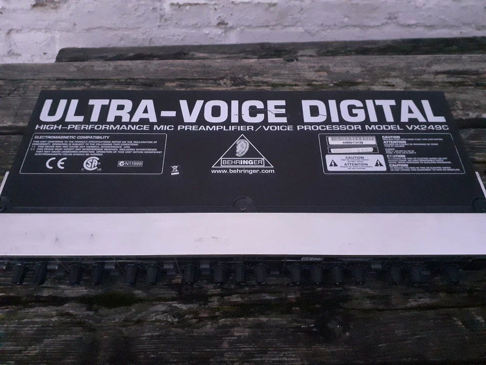 Behringer Ultravoice VX2496 pro vocal effects processor & mic pre amp working - Image 3 of 4