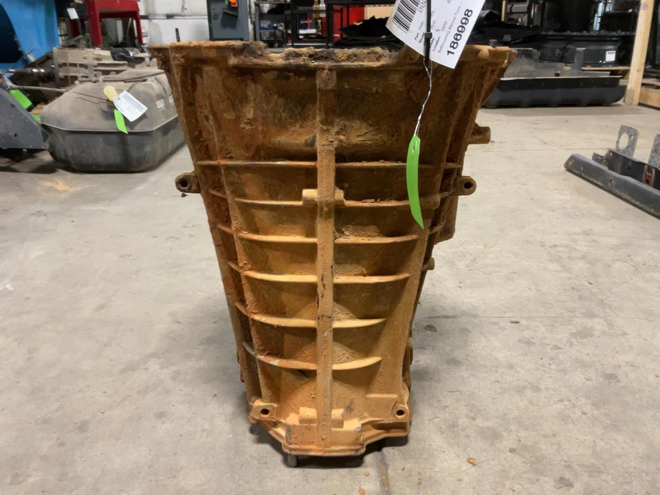 Jeep JK Wrangler 6 Speed Manual Front Transmission Bell Housing 2012-2017 064697 - Image 2 of 4