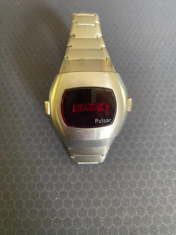 MONTRE WATCH HOMME LED ROUGE HAMILTON PULSAR P3 ACIER STAILESS STEEL VINTAGE 70 - Photo 4/4