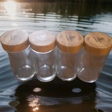 Frascos de almacenamiento de vidrio con tapas de madera sintética con tornillo - Juego de 4 frascos herméticos de 6 oz