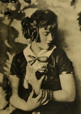 MAE MURRAY - Early Cinema Star Magazine Image from 1923 - 5 x 7 in Photos