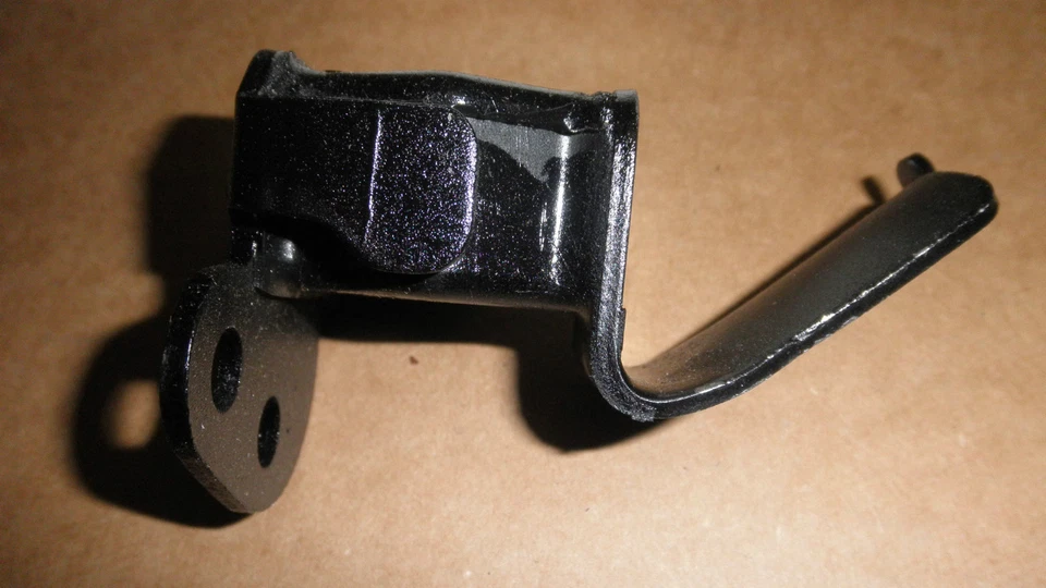 Toyota #17561-33010 1969-73 Corona MKII,RT62/72/78 центральный глушитель вешалка #37-5723 - Изображение 4 из 4