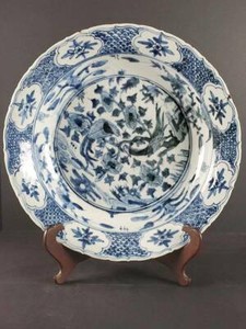 16TH / 17TH Ming / Swatow Chinese Blue and White Charger 16 Inch Diameter