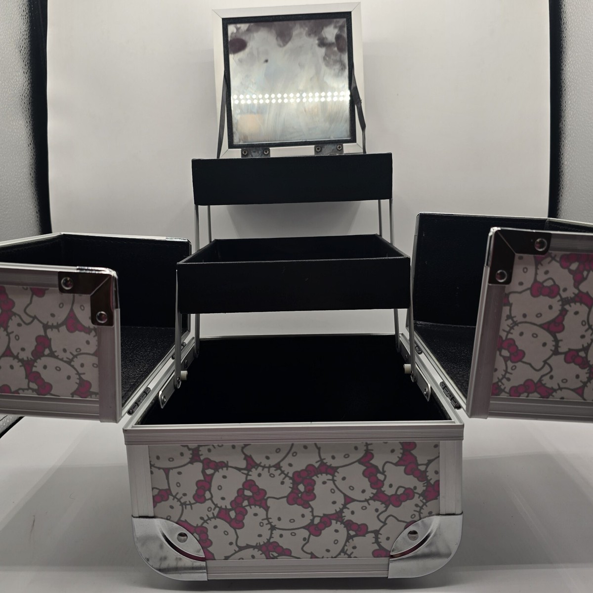 Hello Kitty Impressions Slay Cube Pink Leopard Travel Makeup  display picture 1