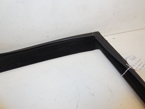 07-13 Mercedes W221 Rear Left Door Glass Window Frame Run Channel Weatherstrip - Picture 3 of 5