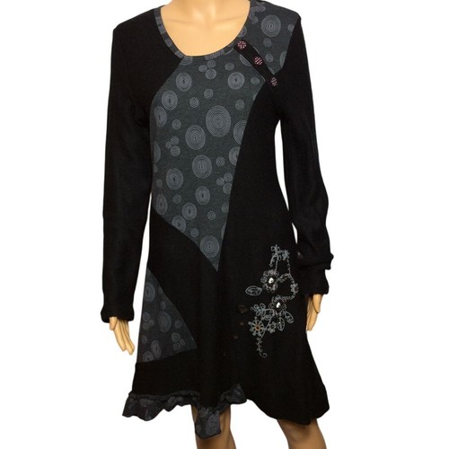 Künstlerisches schwarzes Strickkleid Gr. M Stickerei Knöpfe Perlen Langarm Whimsigoth