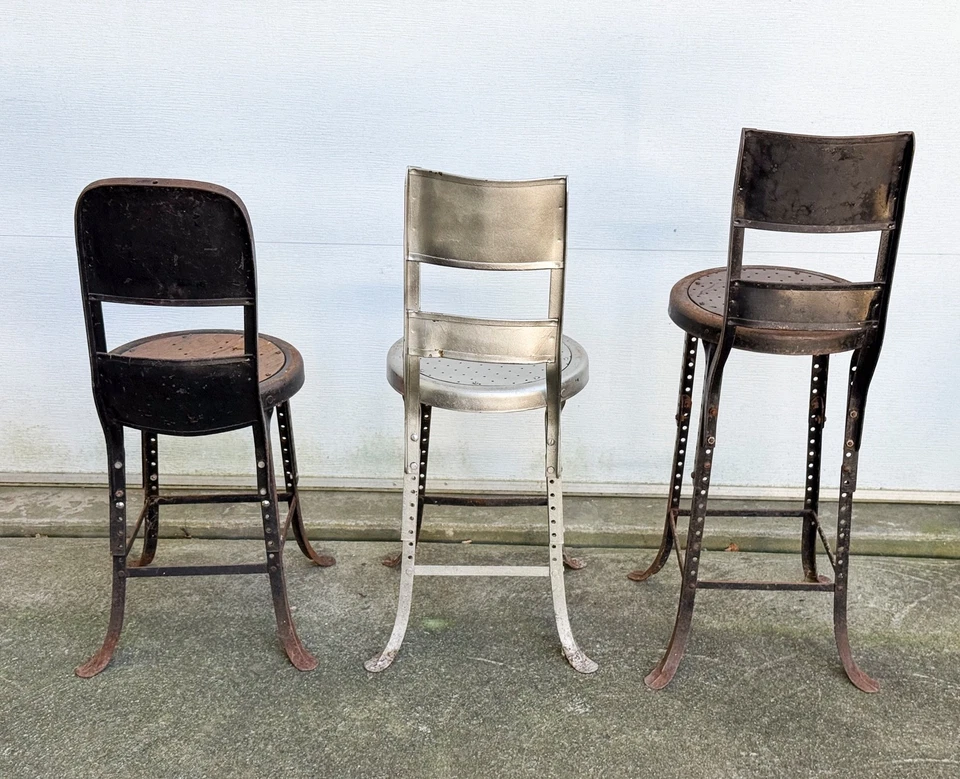 Taburetes de maquinista de fábrica de acero industriales americanos ajustables vintage años 30 Foto 3 de 4