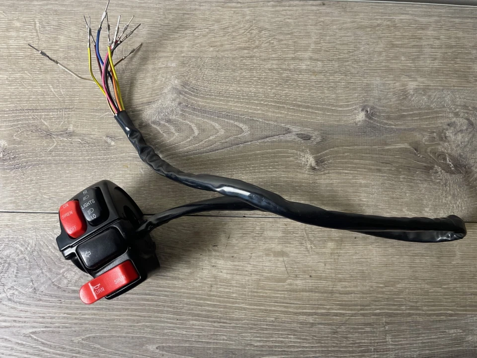 Genuine Harley-Davidson 2008-2013 Police Road King Left Switch Assembly 70358-96 Foto 2 de 4