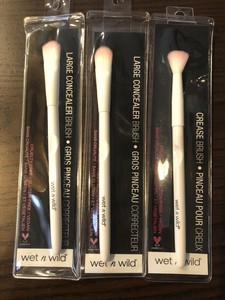 large concealer brush