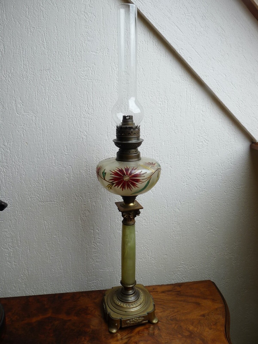 ANCIENNE BELLE LAMPE A Petrole En Ceramique Peinte /Verre Et Etain 51