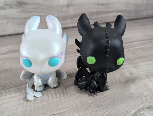 Funko POP How to Train Your Dragon  Movie Figure TOOTHLESS #686 Light Fury #687
