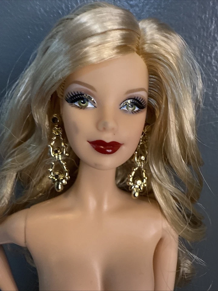 PRECIOSA MUÑECA MUSA modelo cabello rubio desnudo Barbie de vacaciones 2011 Foto 2 de 4