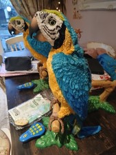 Furreal Friend Squawkers McCaw Talking Parrot with Remot ,cookie,Perch & manual 