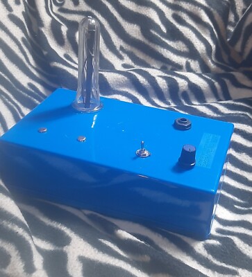 Stylophonic optical theremin synthesizer 