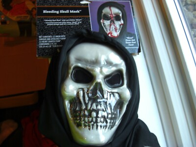 Halloween Mask Bleeding Skull Two Layer Fake Blood Flow Down Face Scary Effect