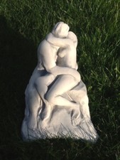Gartenfiguren, Steinfiguren "Der Kuss" Steinguss, 25 cm, Menschen, Gartendeko,