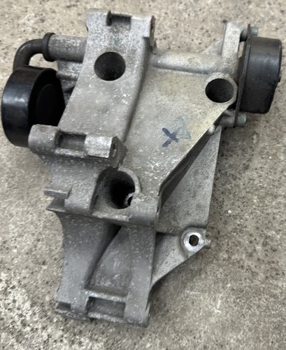 Lichtmaschinenhalter VW Golf 3 Passat 35i Vento Halter Lima 037903143G 16V