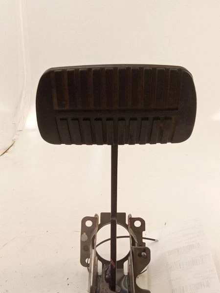 2003 04 2005 Subaru Forester LL Bean Edt. Conjunto de pedal de freno probado por OEM  Foto 2 de 4