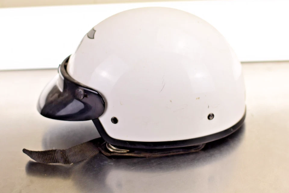 Capacete de moto vintage da década de 1960 Bieffe - Imagem 4 de 4