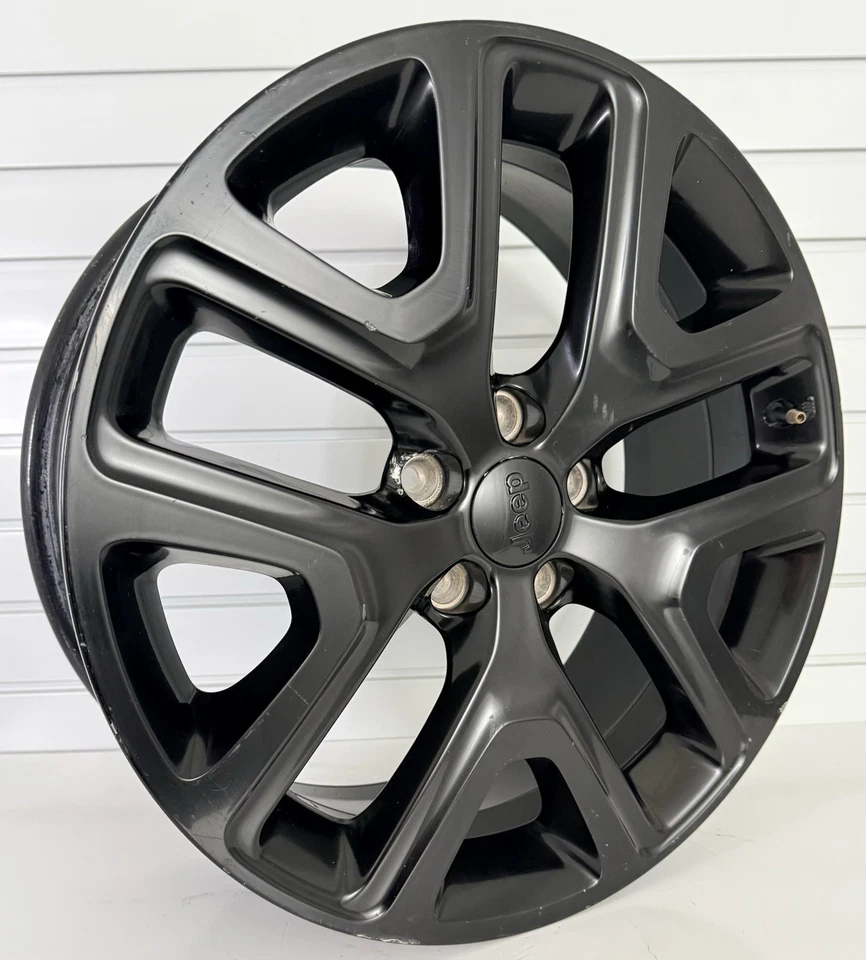 Llanta Jeep Renegade 2015-2023 fabricante de equipos originales 18" negra brillante 6Eq47MX5AA 9149 #2 Foto 4 de 4