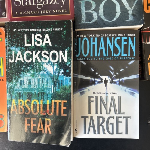 Lot of 7 Women Mystery Writers Martha Grimes Tami Hoag Lisa Jackson + Paperbacks - Picture 5 of 8