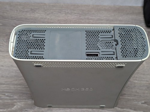 Microsoft XBOX 360 Console For Parts or Repair - Picture 5 of 5
