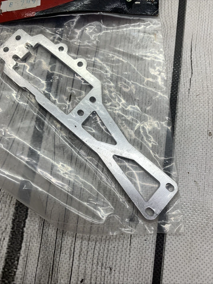 Redcat Racing Aluminum Chassis Brace - Image 3 of 4
