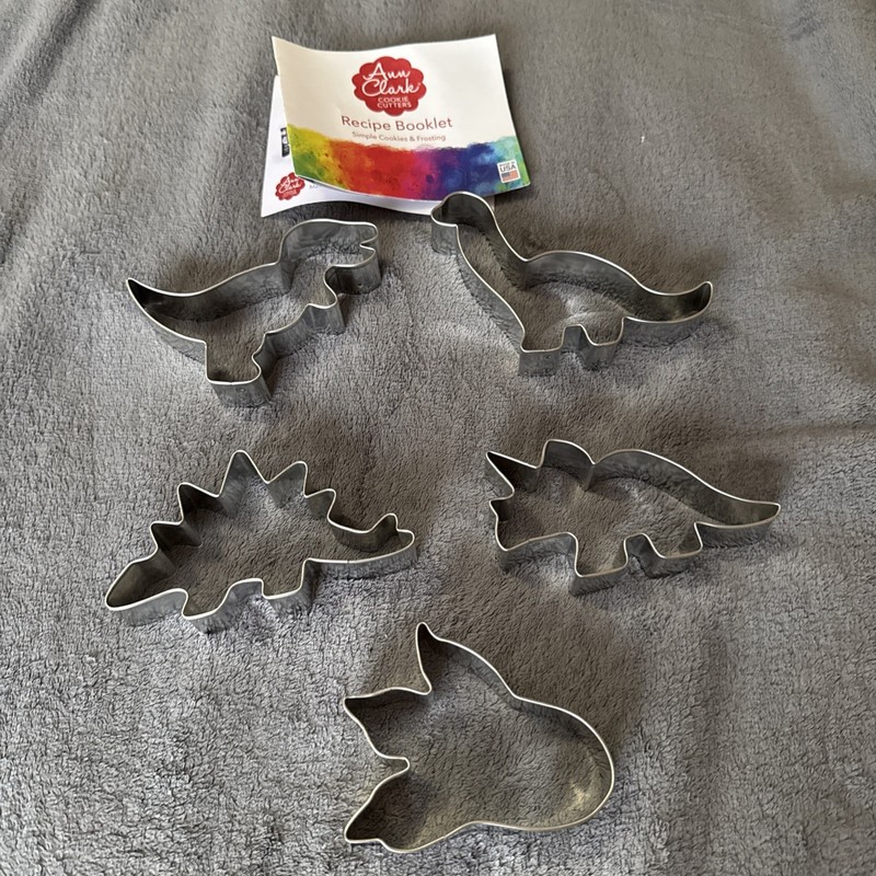 Ann Clark Cookie Cutters Dinosaurs With Recipe Booklet Made In USA