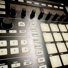 Native Instruments Maschine Pad-Controller 16...