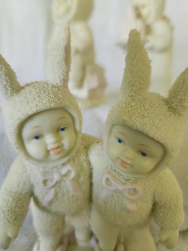 3 1996 Snowbabies Sitting Birthday Present Cake Roller Skate Skating Pink Bunny - Picture 10 of 11