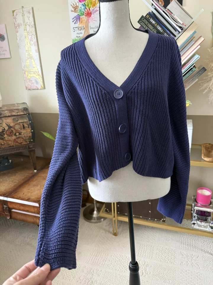 Cárdigan ligero para mujer Forever 21 azul marino suéter botón delantero, pequeño Foto 3 de 4