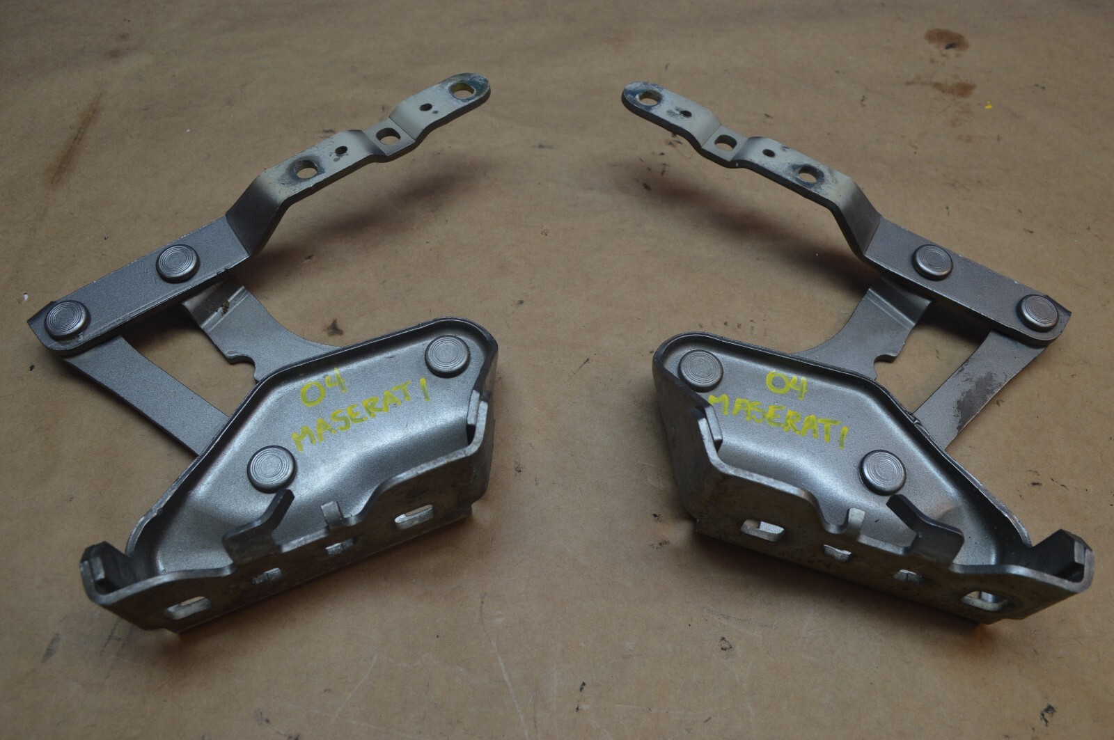 2004 M138 MASERATI GT COUPE LEFT & RIGHT HOOD BONNET HINGE HINGES PAIR