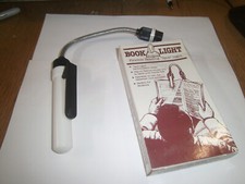 Spot light Flexible reading Uses 2 AA batteries    Clips on Computer or book