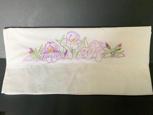 Vtg Hand Embroidered Pillow Case Lavender Purple Flowers Cottage Core 29" X 19" - 第 5/8 張圖片