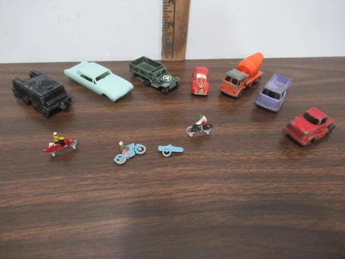 Lot of 10 vintage metal & plastic cars & more Matchbox Lesney Tootsie Toy+++
