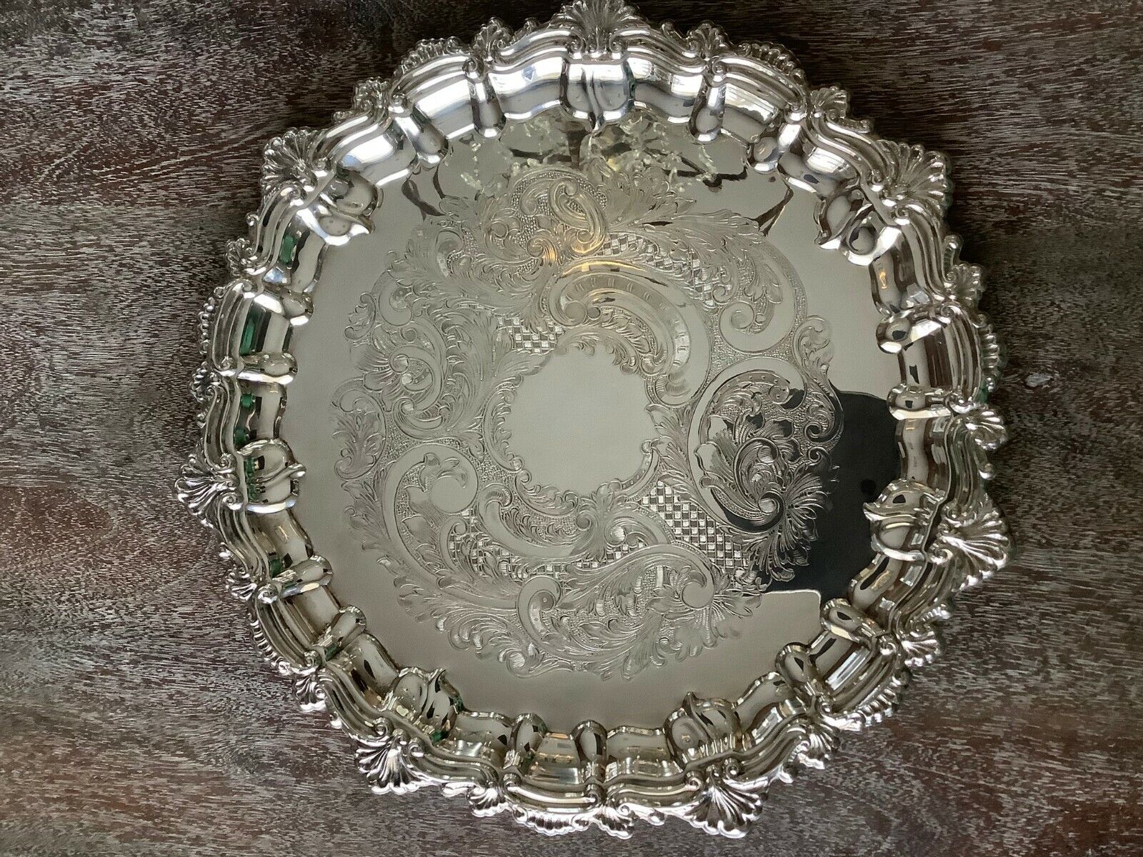 WM ROGERS - 15" ROUND SILVERPLATE TRAY - "ENGLISH SHELL"  - #1372 - Exc Cond