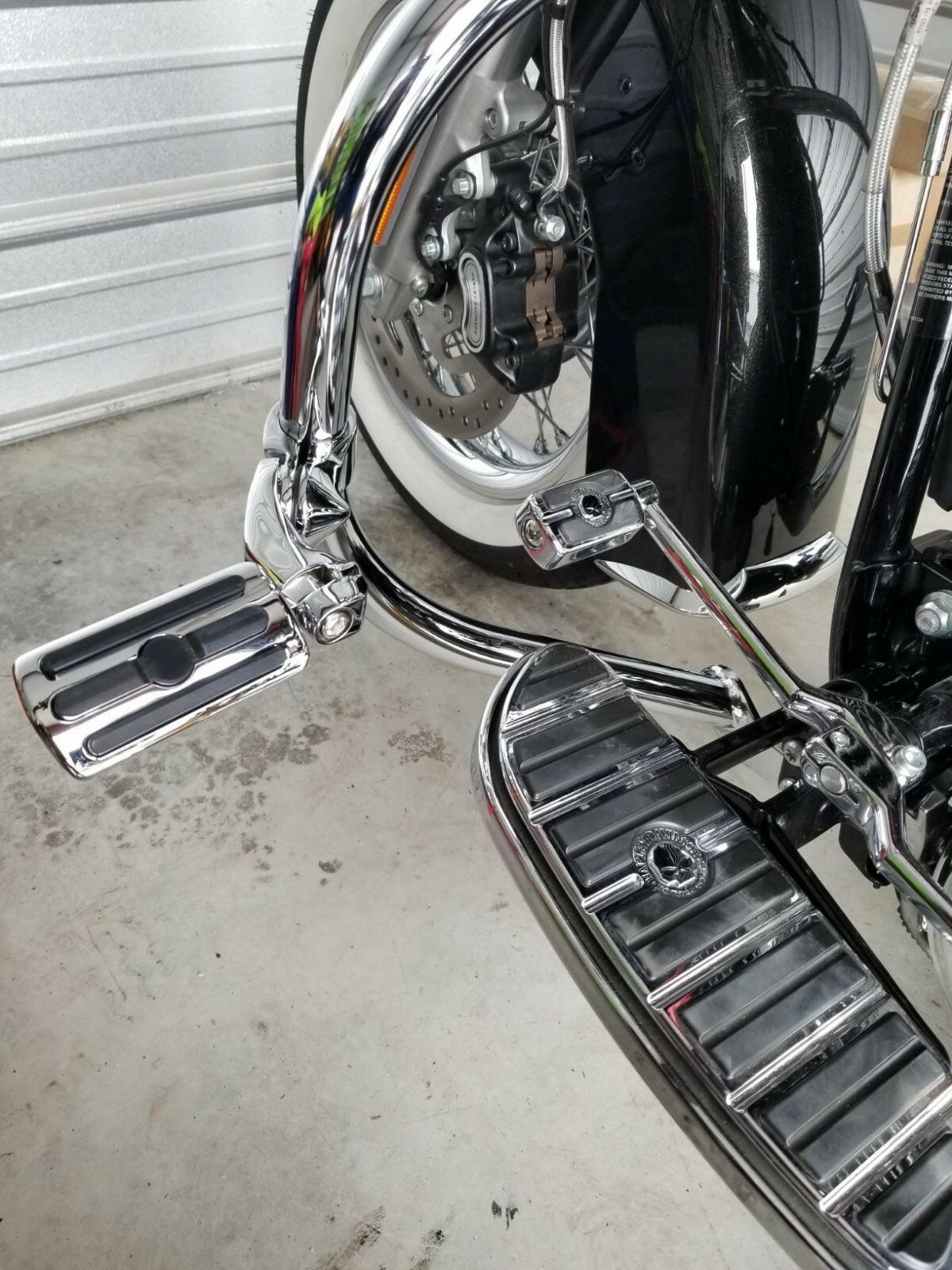 Chrome Highway Foot Pegs Crash Bar Kit For Harley Touring Road King