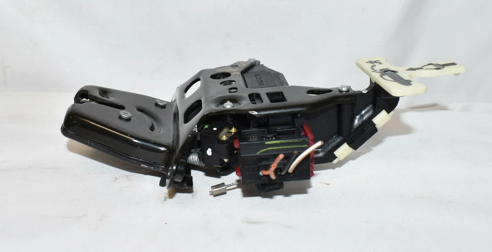 *Actuador de bloqueo de pestillo de maletero trasero Chevrolet Impala DTS 06-16 PROBADO E4K11 Foto 3 de 4