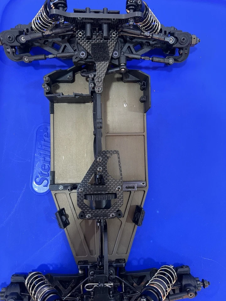 Tekno Eb410 1/10th 4WD Competition Electric Buggy. Slider. Barely Used - Image 3 of 4