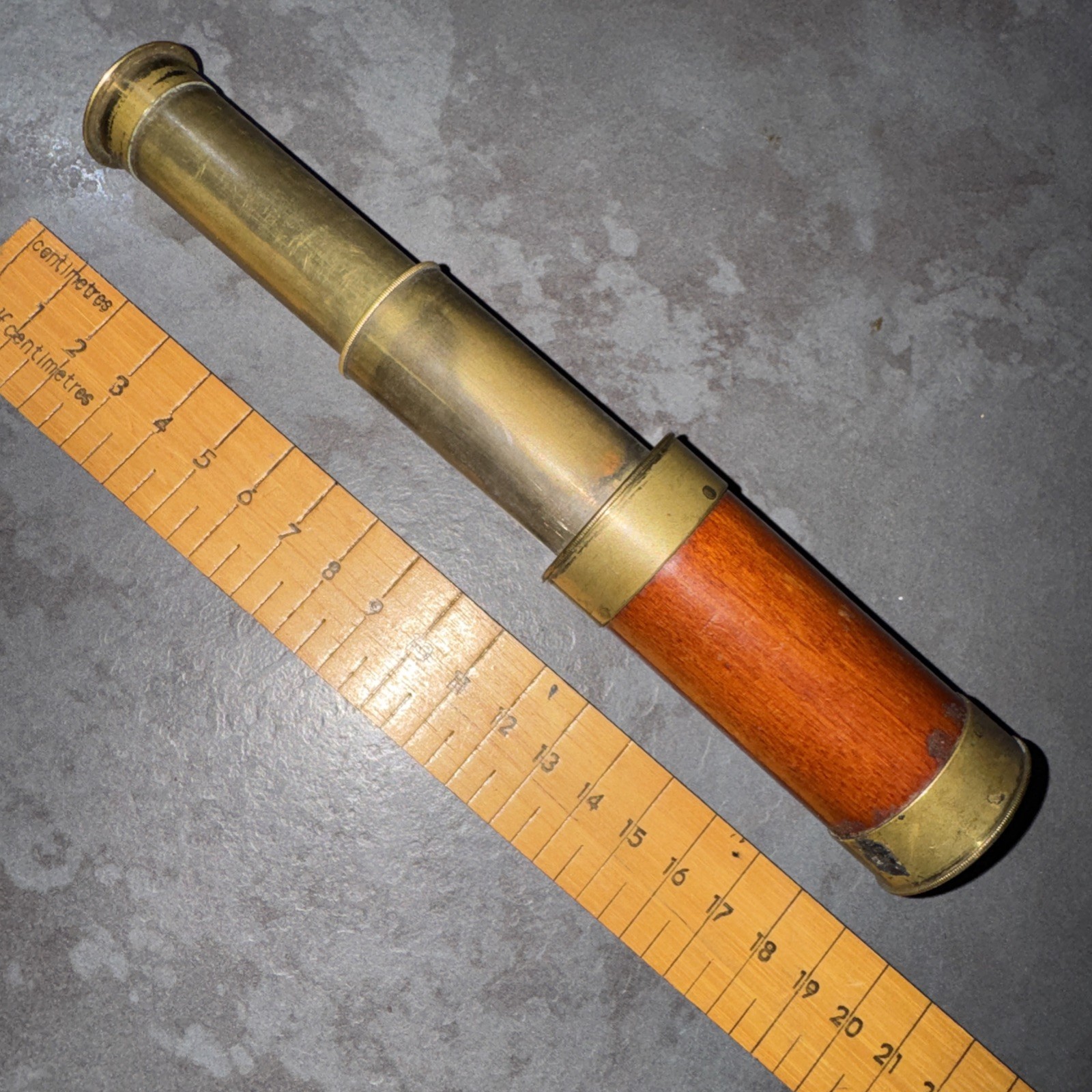 ANTIQUE VICTORIAN 2 DRAW BRASS and WOOD TELESCOPE / NAUTICAL SPYGLASS – WORKING