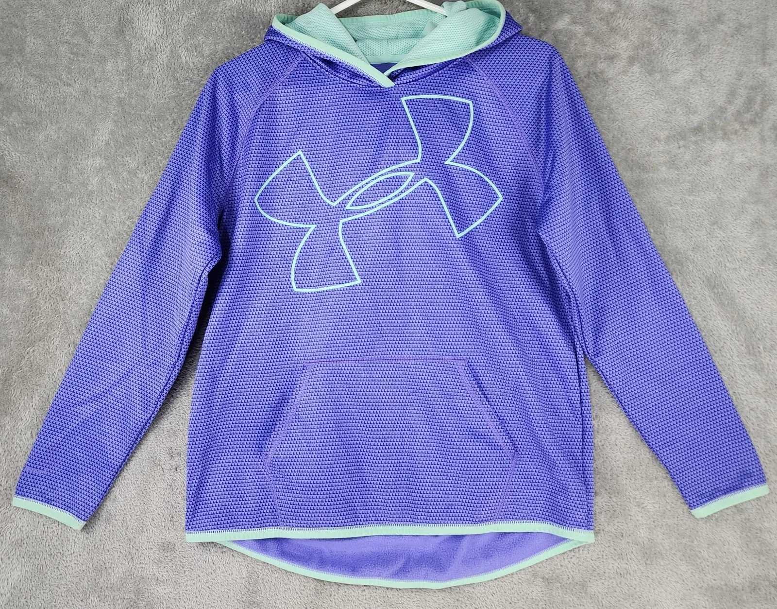 Under Armour Hoodie Womens Medium Purple Heat Gear Pullover Outdoor Activewear