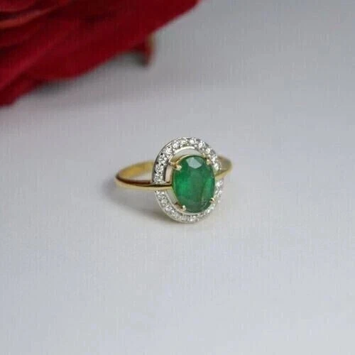 Anillo de oro amarillo sólido de 14 k con halo de diamantes y esmeraldas naturales de 1,60 quilates para mujer Foto 2 de 4