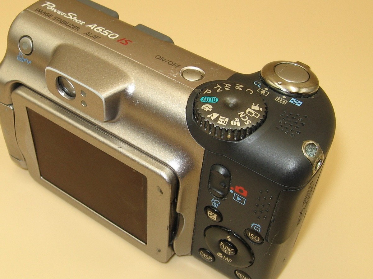 Canon PowerShot A650 IS 12.1MP CCD Flip Screen CCD Digital Camera