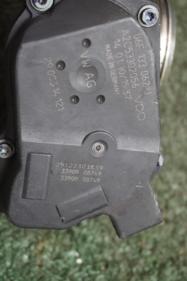 Volkswagen CC 2012 2,0 L carrocería del acelerador OEM 06F133062Q Foto 4 de 4